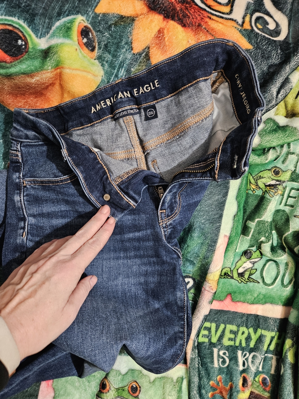 American Eagle Outfitters Women’s Blue Washed Jeans - Classic Denim - Picture 10 of 10